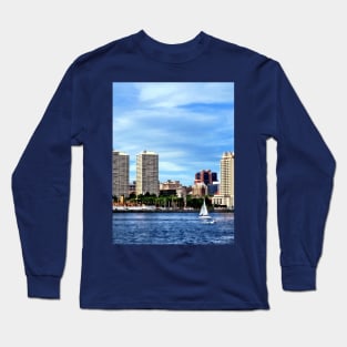 Philadelphia PA Skyline Long Sleeve T-Shirt